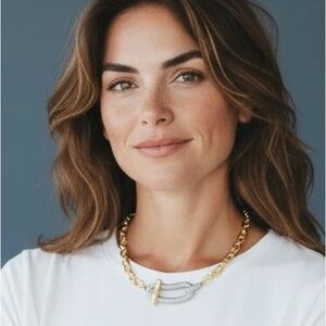 Elegant Gold and Crystal Necklace